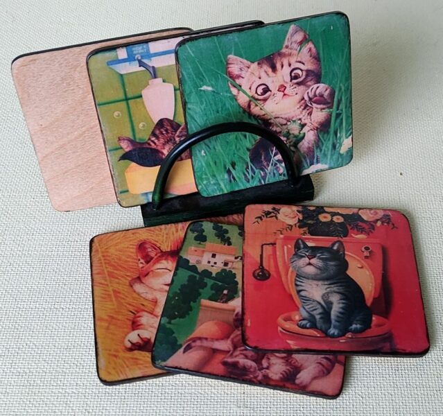 Paliktņu komplekts krūzēm un glāzēm "Kaķi" (roku darbs)